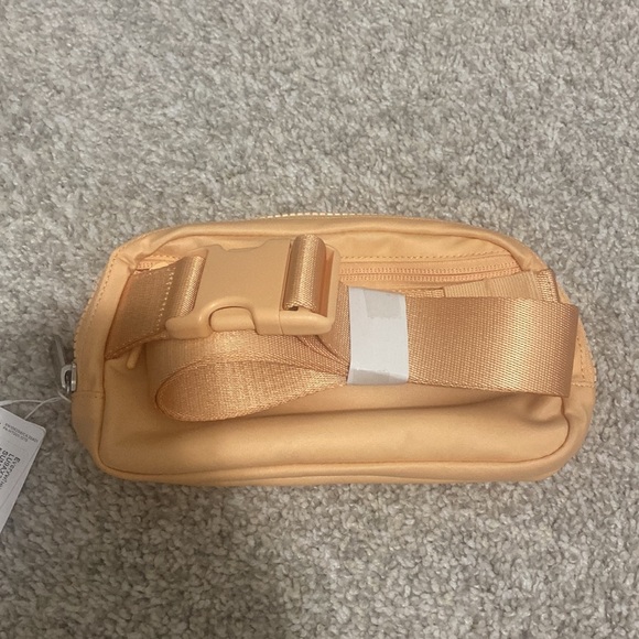 NWT Lululemon Everywhere Belt Bag 1L in Summer Glow - Picture 9 of 11